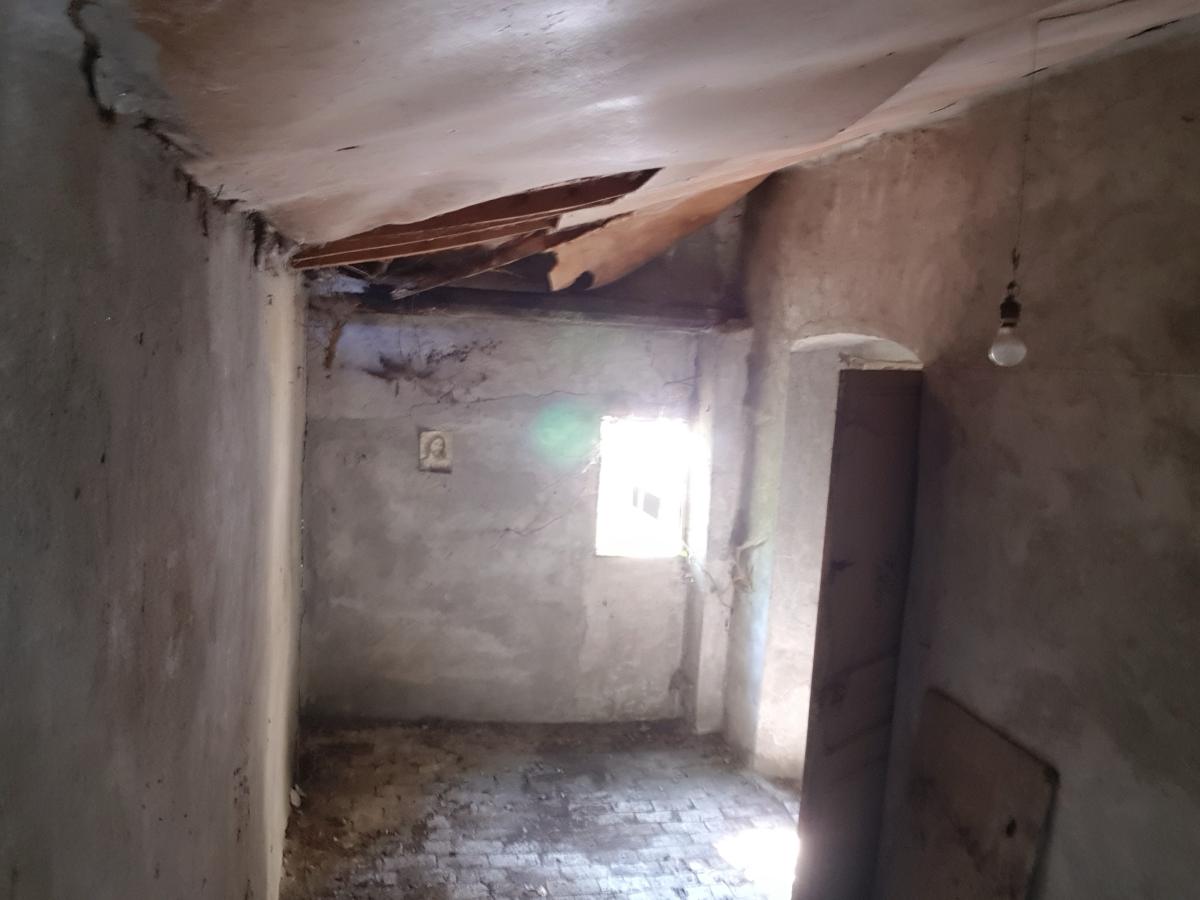 Internal corridor with stone arch