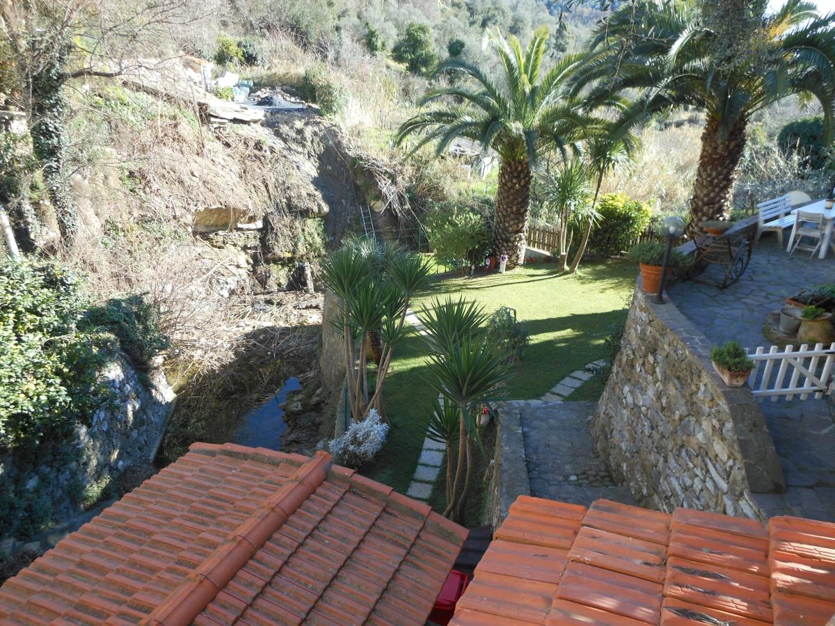 Garden with the Rio in the background